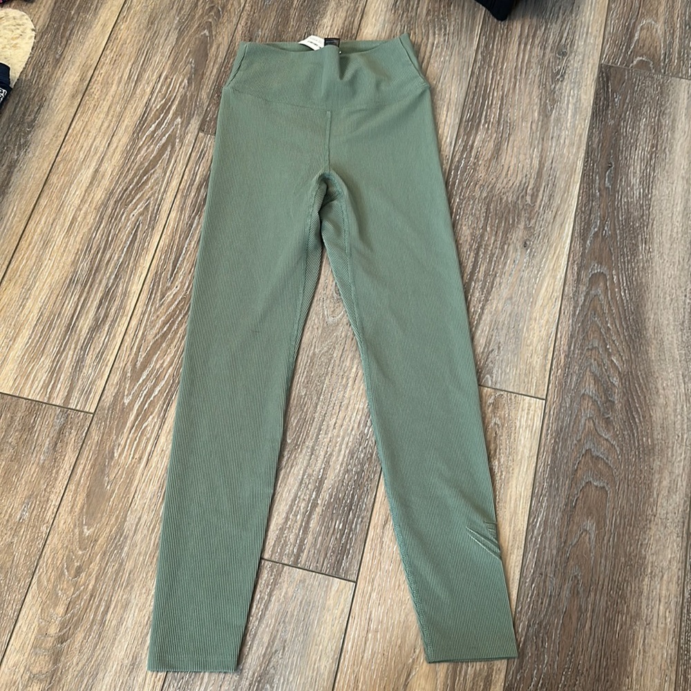 Heroine Sport Light Green Ribbed Leggings, NWT, Small